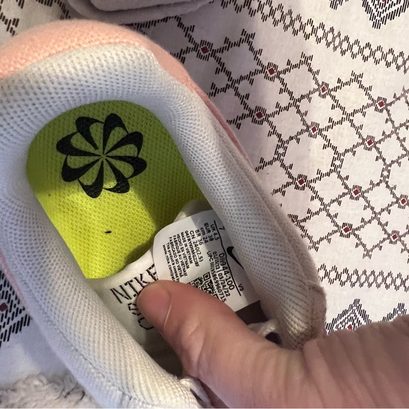 Nike Women's White and Pink Sneakers - Picture 4 of 4